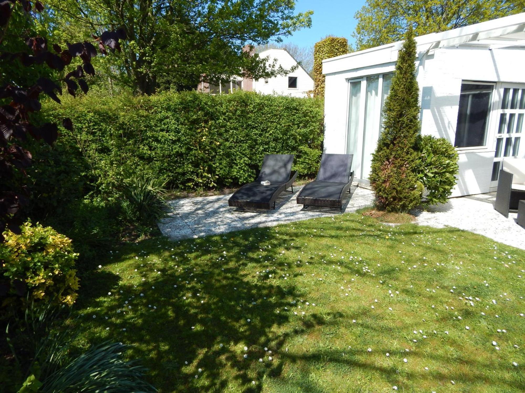 Wunderschoenes-Freistehendes-Ferienhaus-An-Der-See-Sauna-Strand-Yachthafen-Wlan 브라위니서 외부 사진