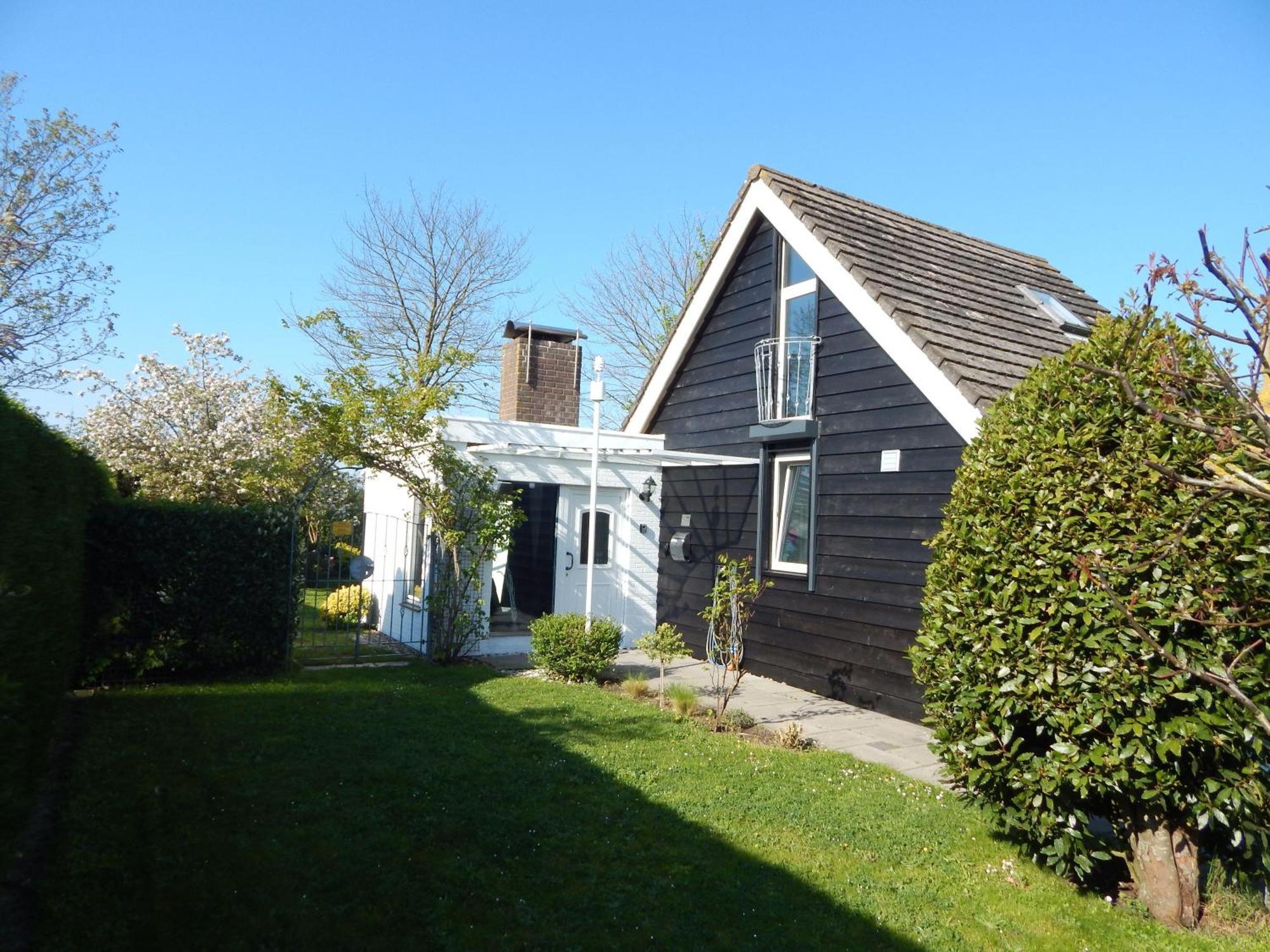 Wunderschoenes-Freistehendes-Ferienhaus-An-Der-See-Sauna-Strand-Yachthafen-Wlan 브라위니서 외부 사진